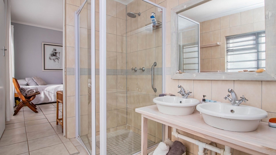 4 Bedroom Property for Sale in De Kelders Western Cape